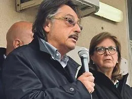 Il sindaco va con La Vardera, la giunta si spacca: l'assessora di Fratelli d'Italia resta, quelli di Forza Italia se ne vanno
