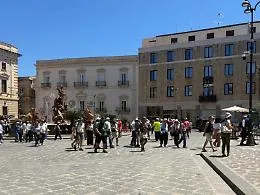 Task force contro le guide turistiche abusive: quasi 60mila euro di sanzioni a Siracusa