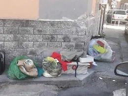 &laquo;Gli indumenti gettati per strada non sono buoni per le donazioni&raquo;