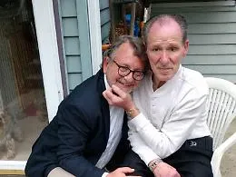&laquo;Ho trovato un fratello sconosciuto &ldquo;venduto&rdquo; come orfano in America&raquo;