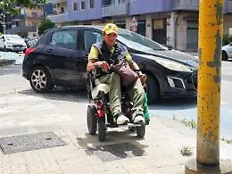 L&rsquo;appello di Rosario: &laquo;Provate la mia sedia a rotelle per capire le barriere della citt&agrave;&raquo;