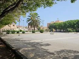 La rabbia dei residenti di piazza Santa Lucia: &laquo;Qui Dante avrebbe scritto l&rsquo;Inferno&raquo;