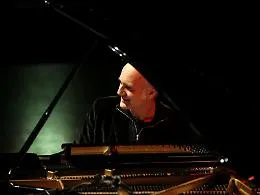 Il pianista e compositore Ludovico Einaudi torner&agrave; presto al teatro Greco, ecco l'anticipazione di cosa accadr&agrave;