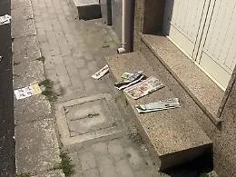 Basta carta per strada: scatta il divieto di volantinaggio