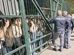 Festa Popshock a Unipa, in duemila dentro e molti restano fuori per la sicurezza. Gli studenti: &laquo;Pensionato bloccato&raquo;