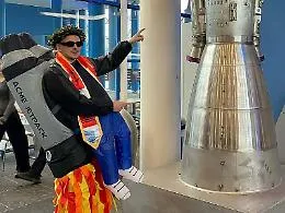 Ha 25 anni e spiega su Instagram come lanciare in orbita i razzi. &laquo;Io li costruisco davvero, mbare&raquo;