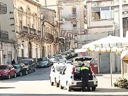 Sosta selvaggia in piazza Vittorio Veneto