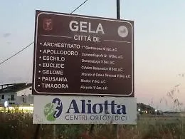 Dai nuovi tabelloni turistici alla toponomastica sgangherata
