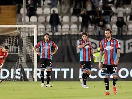 Catania strapazzato ad Ascoli: le quattro sberle che danno l'addio (o quasi) alla serie B