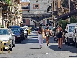 Affitti in centro a Catania,  prezzi dei canoni in calo. &laquo;Ma &egrave; perch&eacute; si paga spesso in nero&raquo;