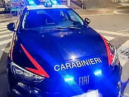 Aggredisce la ex: 25enne &ldquo;scende&rdquo; dall&rsquo;auto in corsa