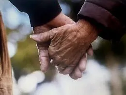 Insieme dall'inizio alla fine: muoiono a distanza di poche ore dopo decenni d&rsquo;amore