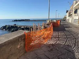 Stagione balneare al via tra le ferite del ciclone: cantieri ancora aperti