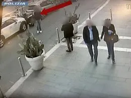 La signora del clan e il pizzo mascherato da saldi fuori stagione