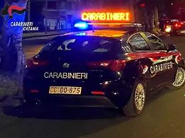 Lite in centro sfocia nel sangue: uomo accoltellato ai Quattro Canti