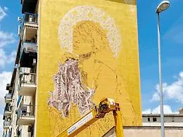 Dopo Dua Lipa scocca la scintilla con Rosal&iacute;a: murale nel nome della Santuzza e della popstar spagnola