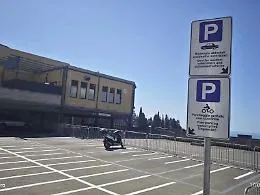 Terrazza del Porta Catania parcheggio gratuito per gli scooter