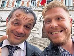 Ars, De Luca fa un favore al &laquo;traditore La Vardera&raquo; e poi lo attacca: &laquo;Raccoglie parlamentari a destra e sinistra&raquo;