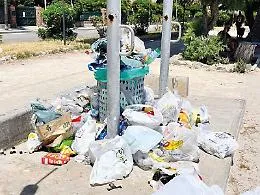 Rifiuti a Mondello, continuano le polemiche sulle pulizie della spiaggia: l&rsquo;affondo di La Vardera contro Italo Belga