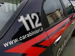 Picchia e minaccia di morte la sorella anche davanti ai Cc: arrestato 49enne