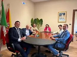 Sindaco e assessori si autotassano per salvare il trasporto dei disabili