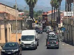 Il mercato ortofrutticolo manda in tilt la viabilit&agrave;: auto bloccate per ore