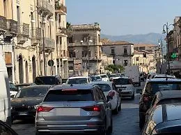 Saldi estivi partiti nel caos della viabilit&agrave; cittadina