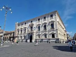 Catania, citt&agrave; sempre pi&ugrave; povera e svuotata di residenti. Ma piace tanto ai turisti