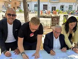 Acqua pubblica o campagna elettorale? La Vardera sfida Siciliacque ad Agrigento