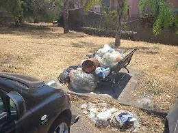 Centro storico &egrave; una &ldquo;discarica&rdquo; tra puzza e blatte: residenti infuriati
