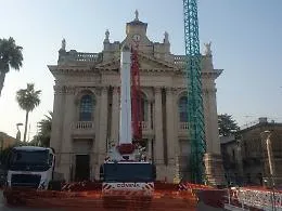 Basilica di San Pietro, gru all&rsquo;opera per le infiltrazioni nella cupola