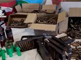 Scoperto un arsenale di guerra nelle campagne: 37enne ai domiciliari