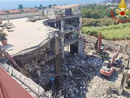 Crollo di Messina, il Ris a un passo dall'identificazione dei resti: esami sui telefoni e sopralluogo dei periti