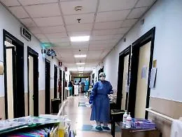 Ricoverata in ospedale, ma &egrave; dimessa senza 3 anelli