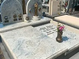 Rubate statue e croci dalle tombe