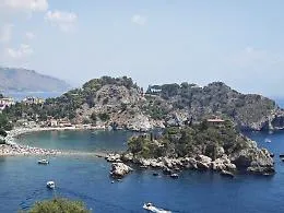 Taormina, tiene bando la gestione dell'Isolabella 