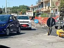 Al Polivalente &egrave; allarme, la scuola riparte nel caos per il cantiere su via Motta