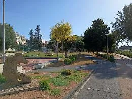 Gi&agrave; ingiallito il prato della &ldquo;nuova&rdquo; villa comunale