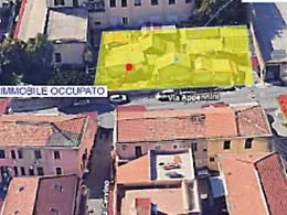 Rifiuta di lasciare la baracca e blocca la bonifica dell&rsquo;area