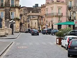 &ldquo;Malamovida&rdquo; in piazza Vigo, cresce l&rsquo;allarme