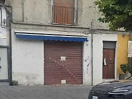 Sorelle scomparse e ritrovate, il segreto dietro la saracinesca del civico 80