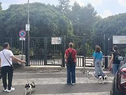 Villa comunale chiusa, protestano le famiglie.  &laquo;&Egrave; stato solo un ritardo&raquo;