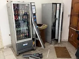 Blitz nottuno al cimitero, rubano monete e diesel: arrestati due pregiudicati
