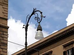 Il governo nazionale taglia i fondi: si ferma la gara per l'illuminazione in centro 