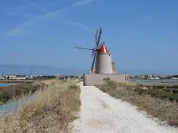 Il mulino che torna a girare: tra vento, sale e identit&agrave; a Trapani