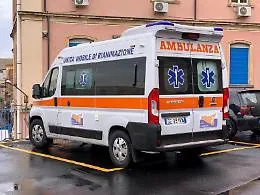 Non c&rsquo;&egrave; personale, chiuse tre postazioni del 118