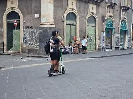 Monopattini, in pochi mesi 837 multe per gli "indisciplinati" senza casco a Catania