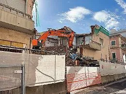 Al via la demolizione dell'ex clinica Santa Rita, al suo posto sorger&agrave; un residence