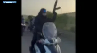 Kalashnikov alla corsa clandestina di cavalli a Palagonia: arrestato un giovane vicino al clan Cappello-Bonaccorsi