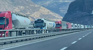Il caro-carburante ferma gli autotrasportatori siciliani: cinque giorni di fermo e perdite fino a 900 euro al giorno
